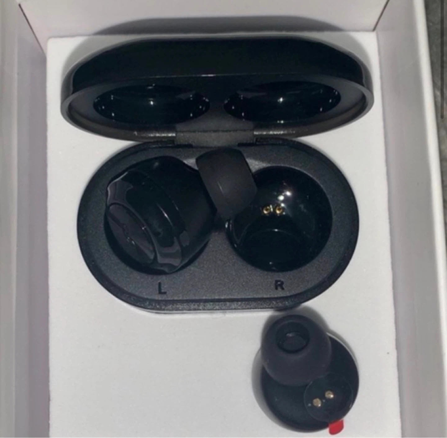 *big sale* Wireless Stereo Earbuds/ EarPods - photo 4