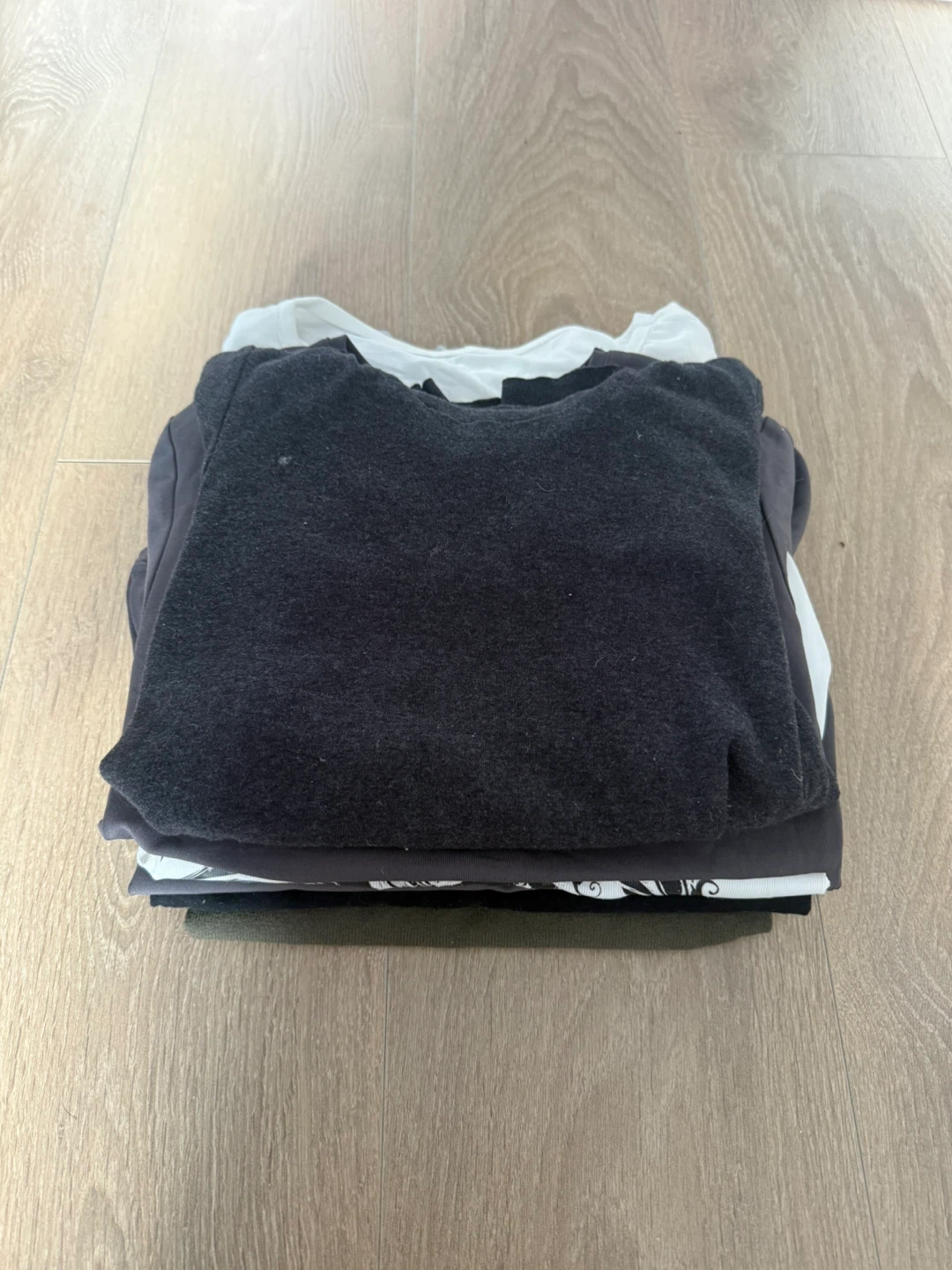 Bundle of 7 Women's T-Shirts and Tops - photo 2
