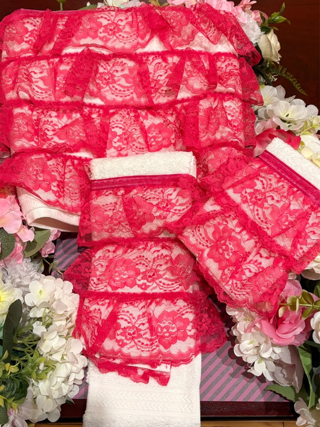 Pink Lace Trimmed Bath Towels Set - photo 2
