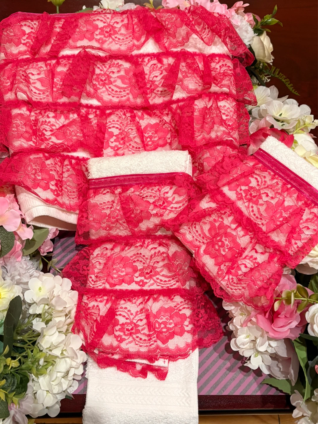 Pink Lace Trimmed Bath Towels Set - photo 3