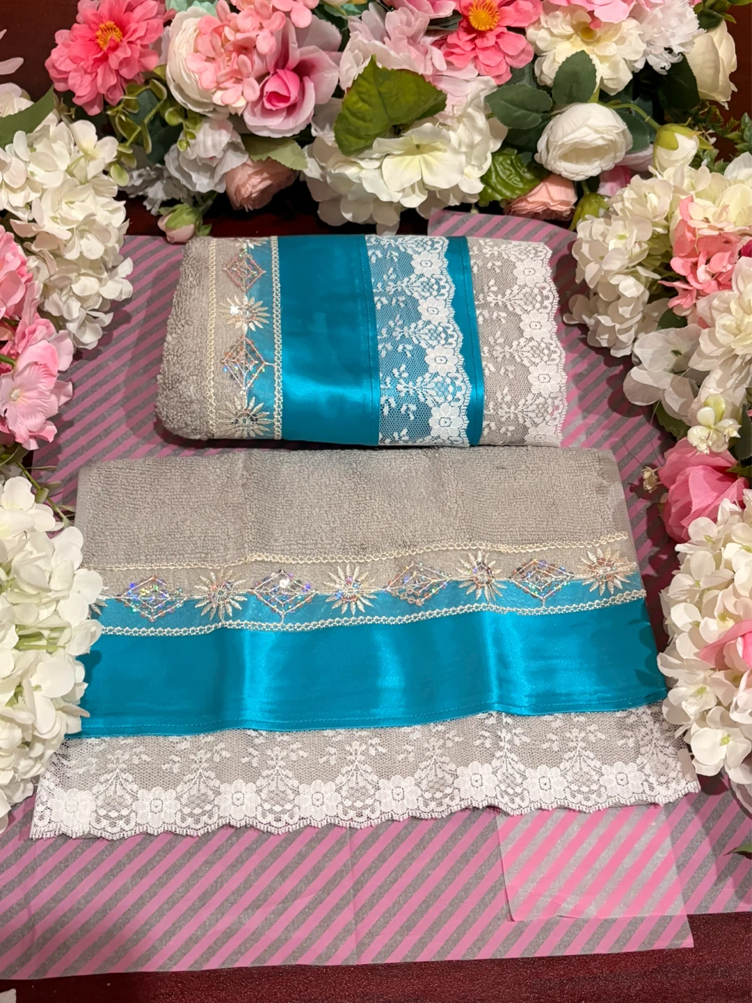 Decorative Teal and White Lace Towel Set