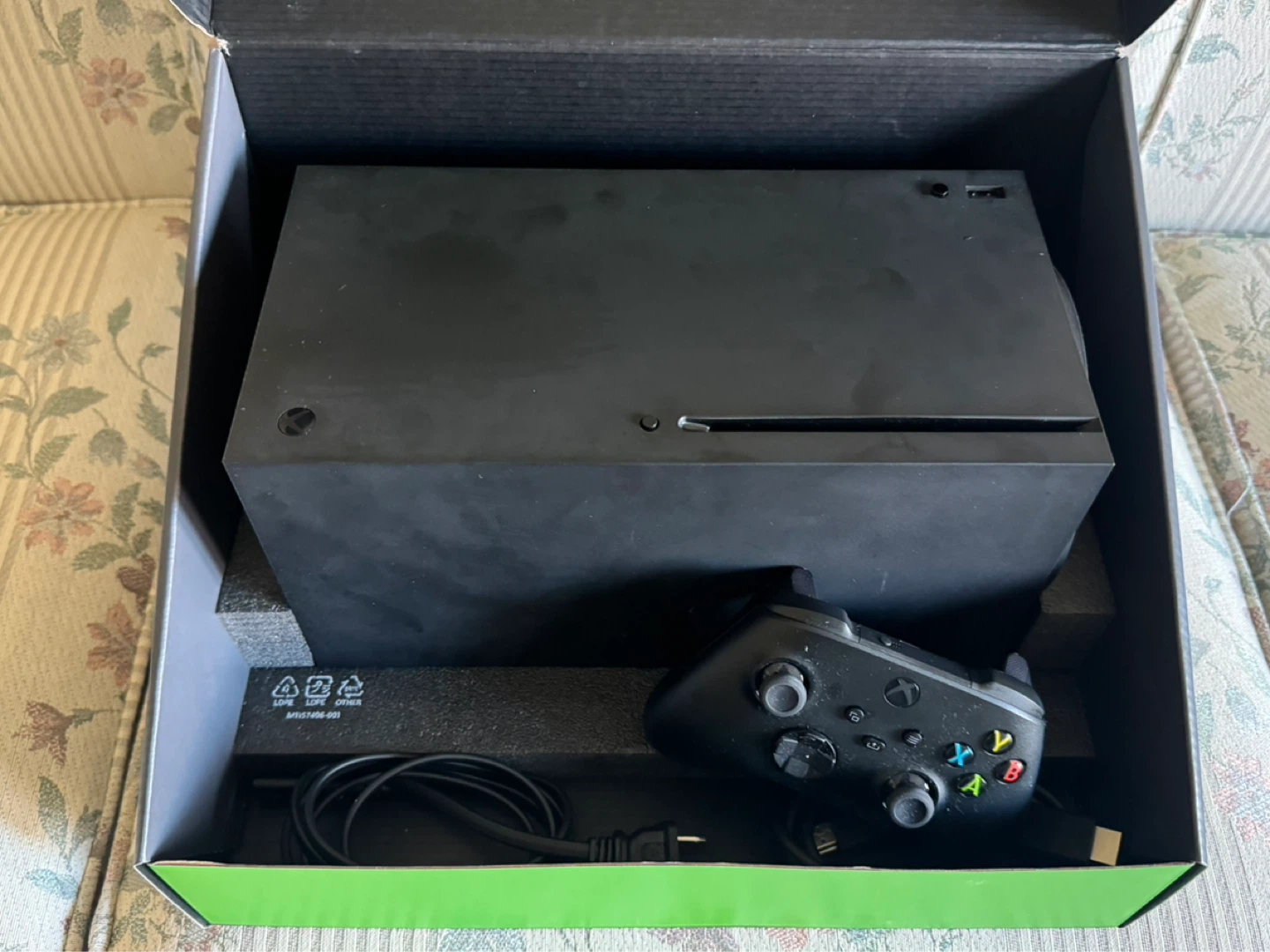 Xbox Series X 1TB Console with Controller and Games - photo 4