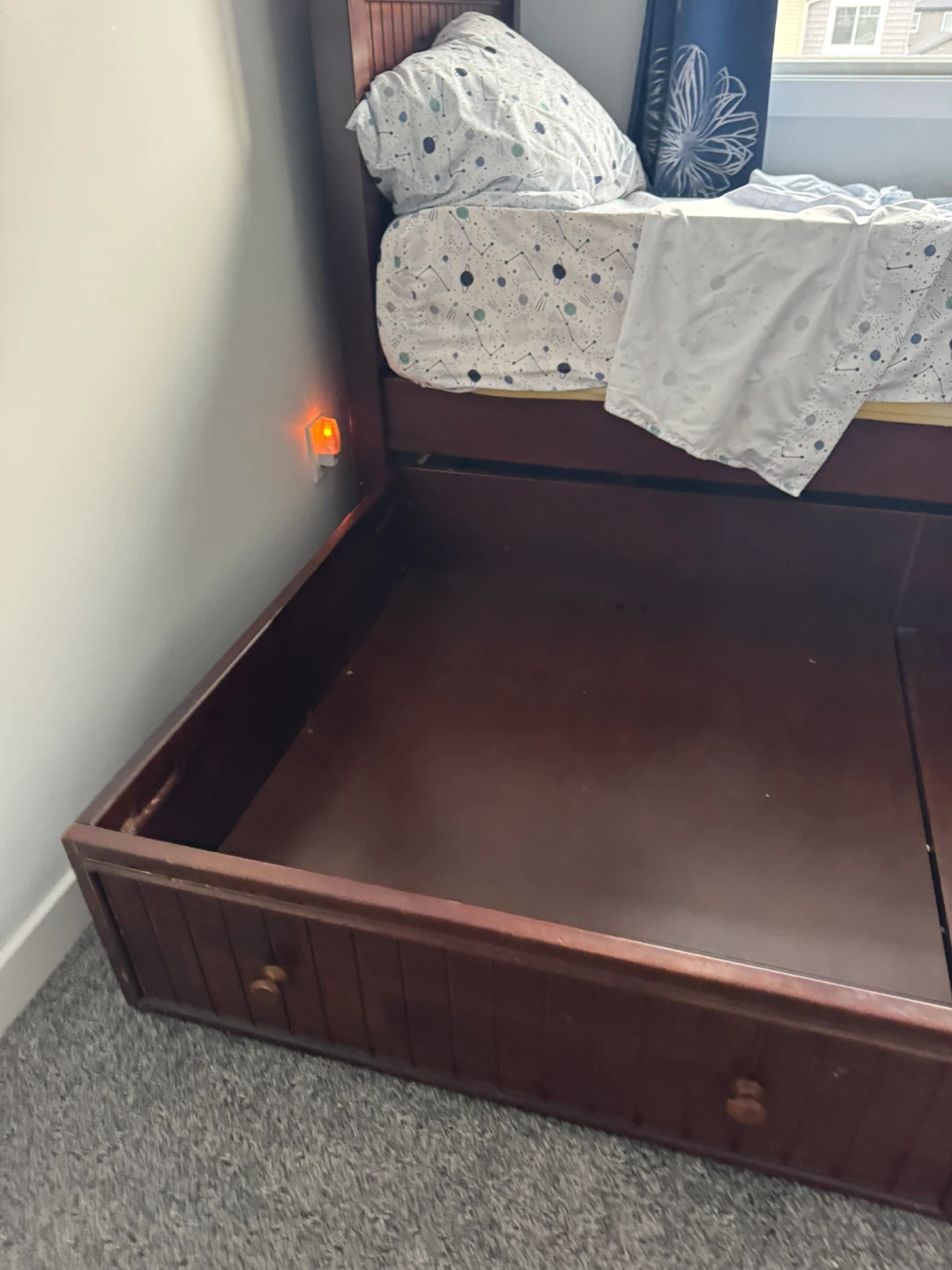 Solid wood trundle bed - photo 2