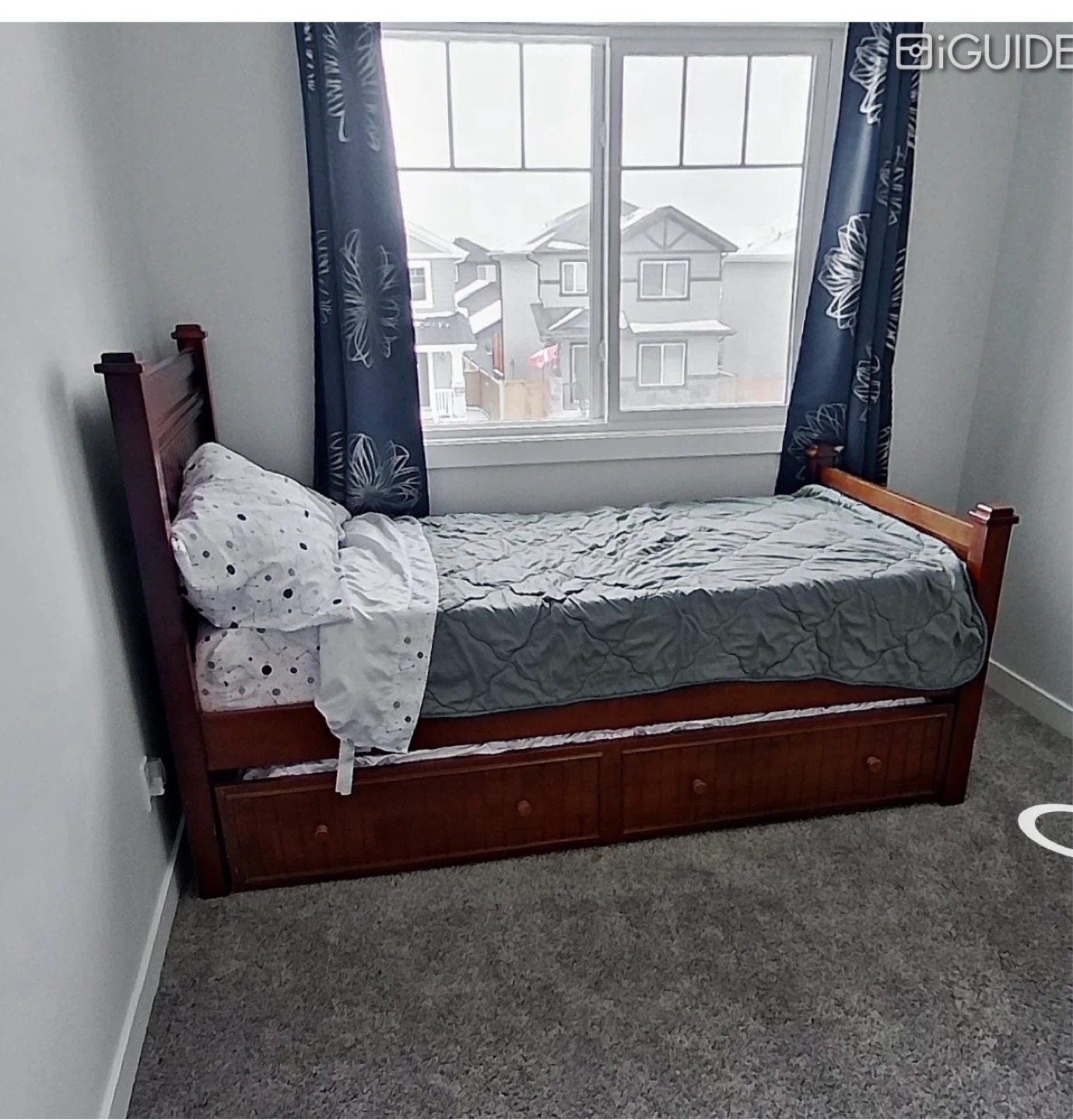Solid wood trundle bed