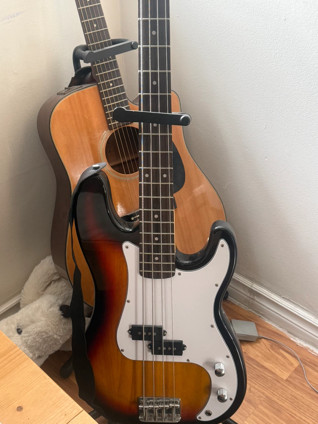 Electric Bass Guitar no brand