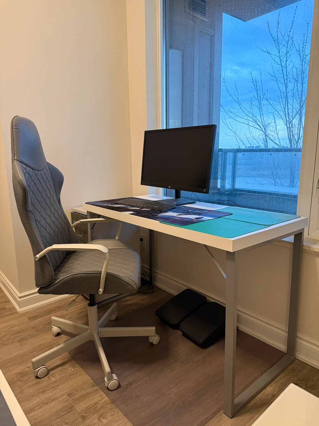 Gaming Chair Table and Foot Rest