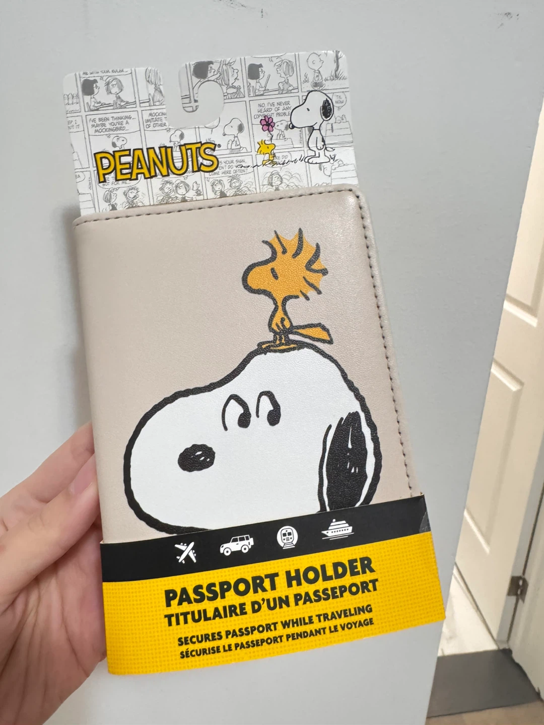 Peanuts Snoopy Passport Holder