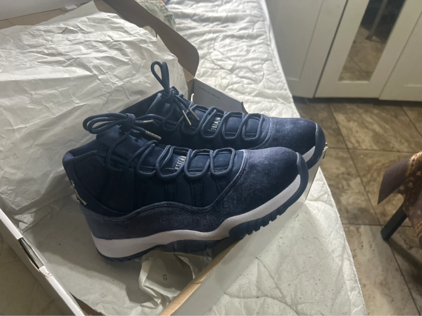 Air Jordan 11 Retro WMNS Midnight Navy Velvet - photo 3
