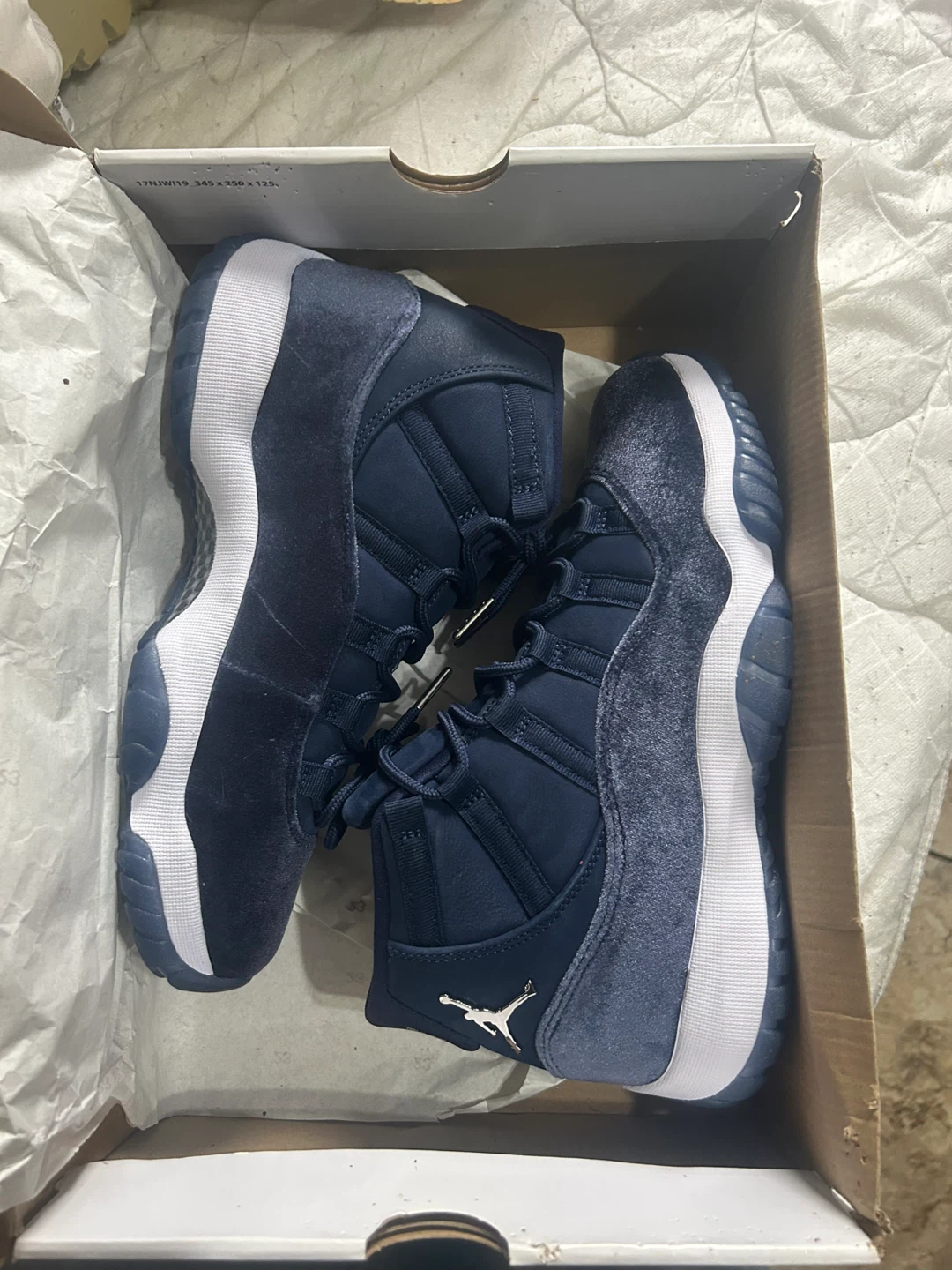 Air Jordan 11 Retro WMNS Midnight Navy Velvet - photo 2