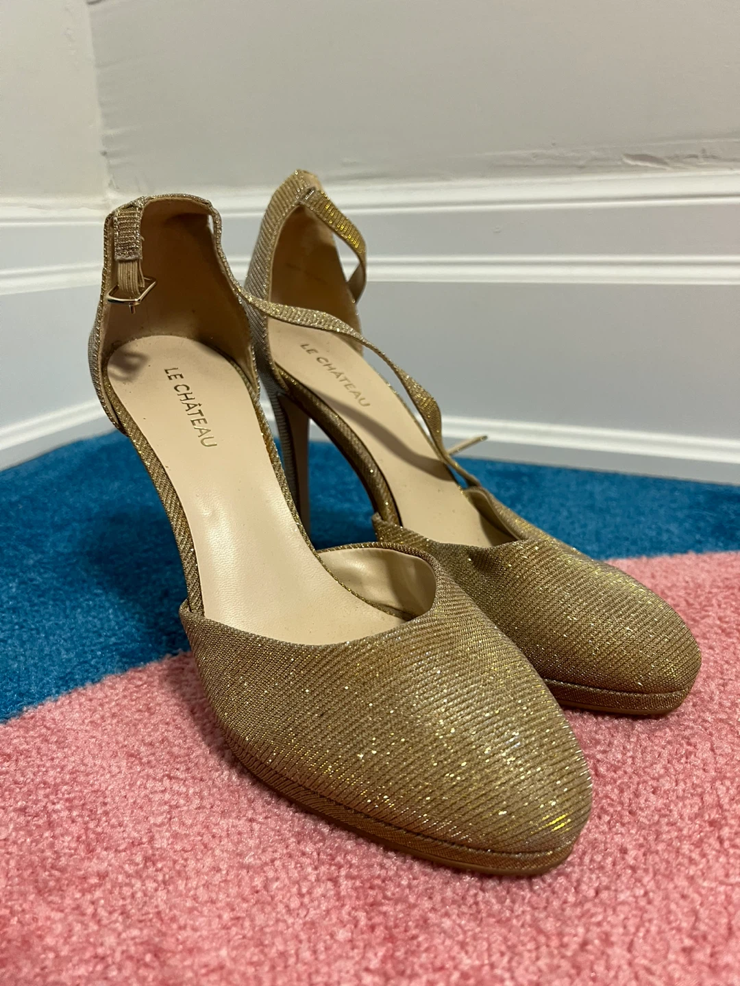 Le Château Gold Glitter Heels Size 8.5