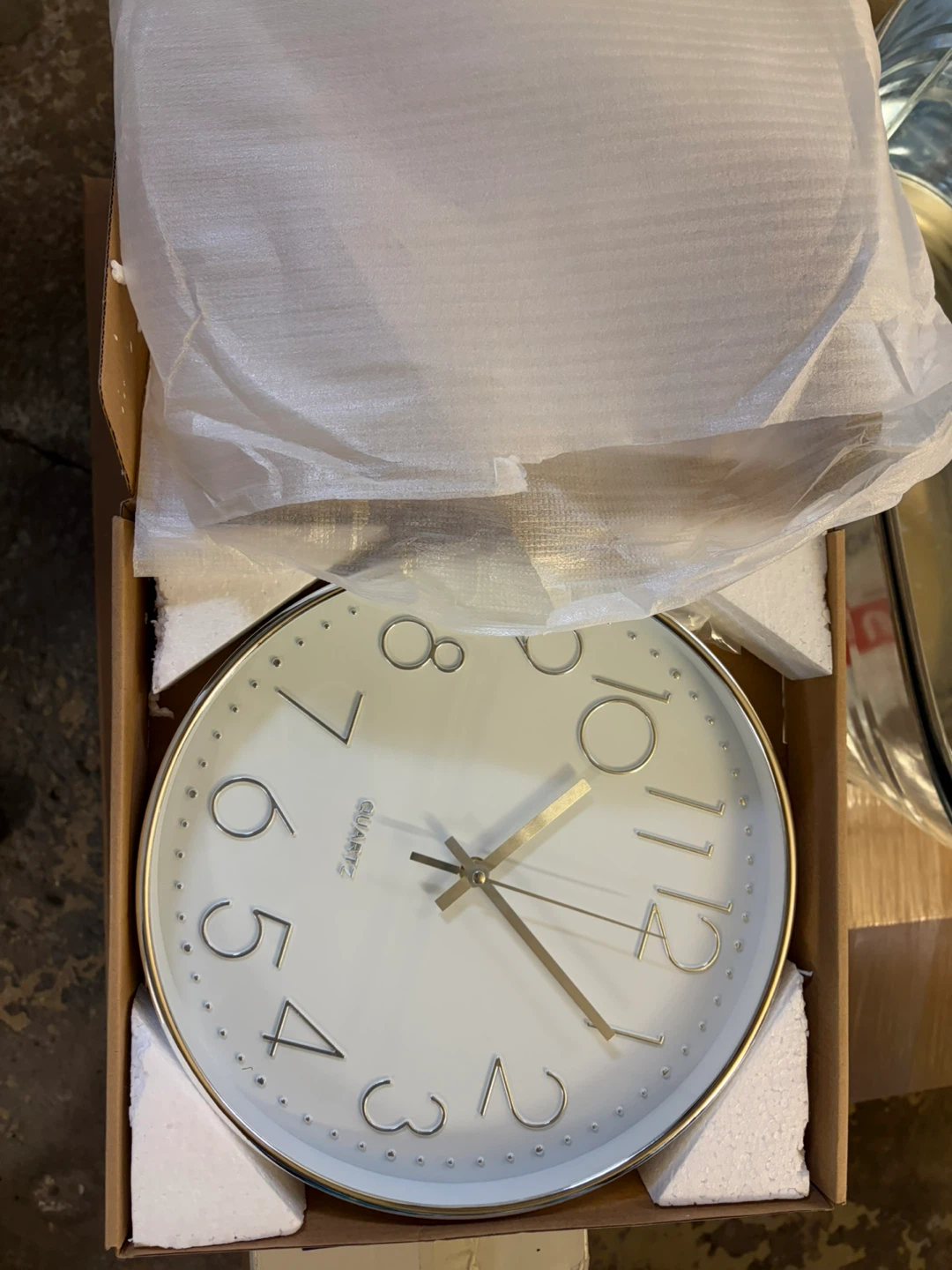 White Quartz Wall Clock - photo 2