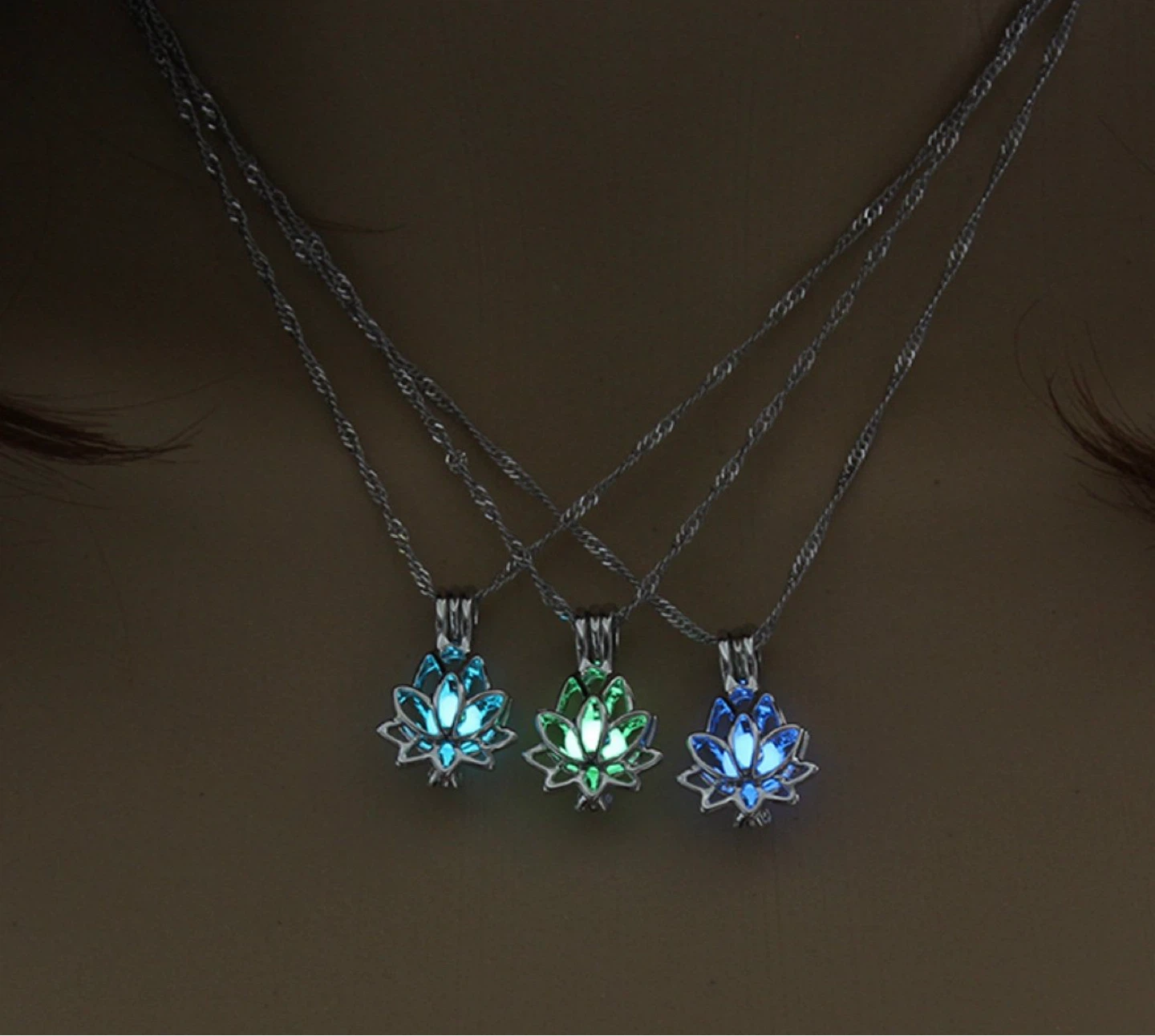 *SALE* Silver green glow beautiful Necklacue - photo 2