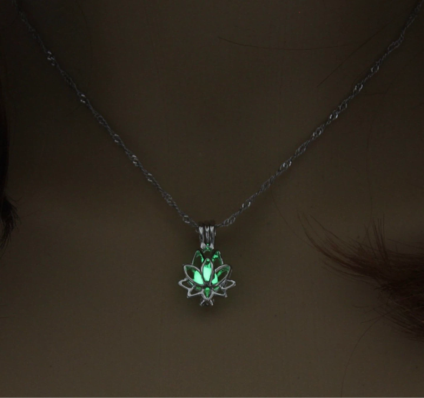 *SALE* Silver green glow beautiful Necklacue - photo 3