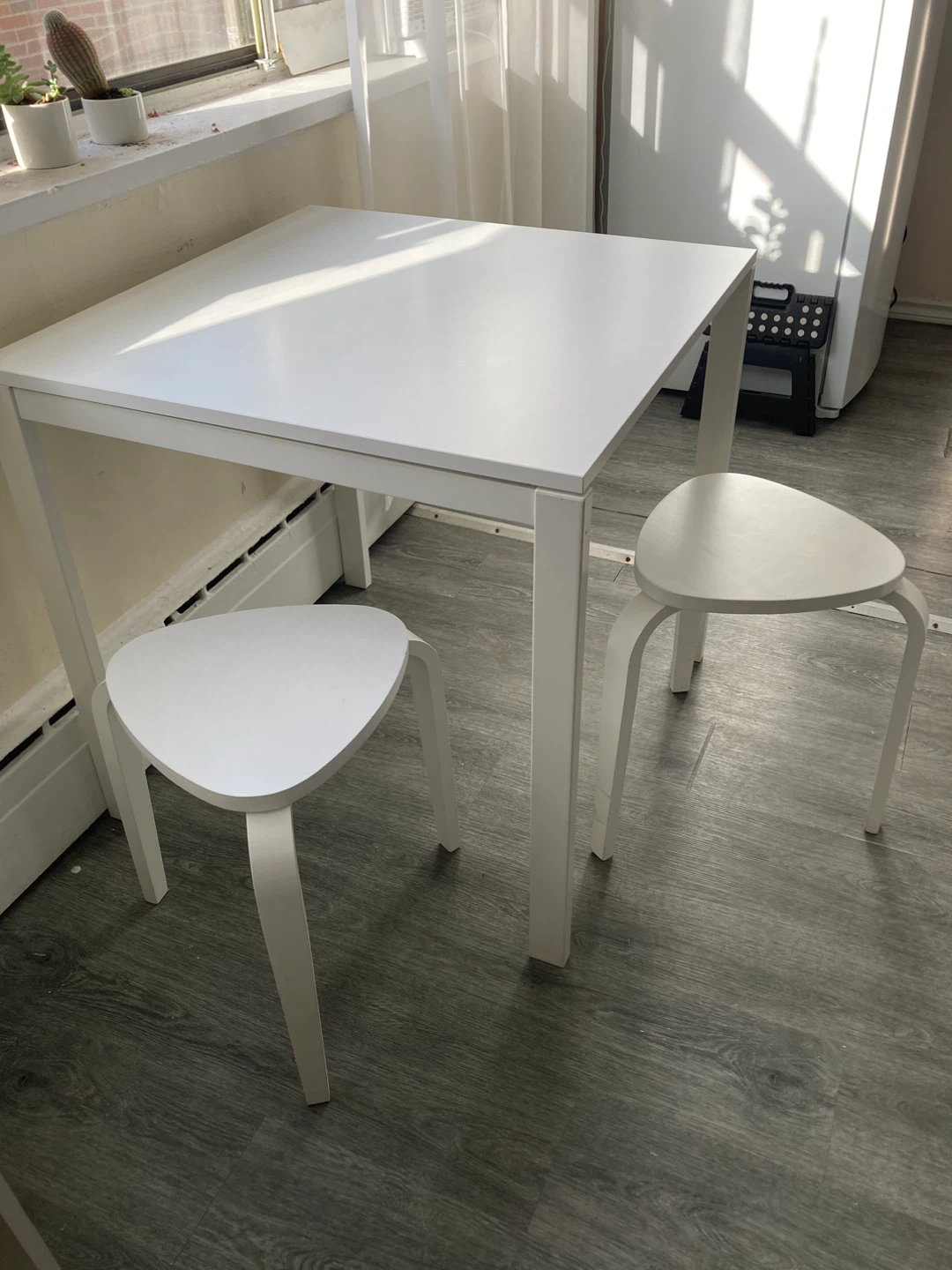 White Dining Table - photo 3
