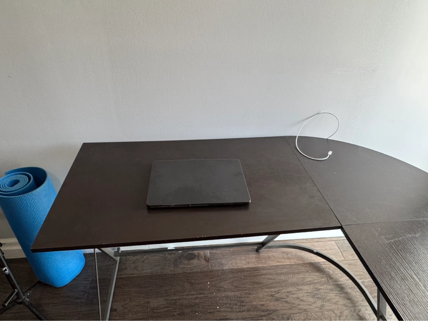 L-Shaped Corner Desk *Good Condition* - photo 4
