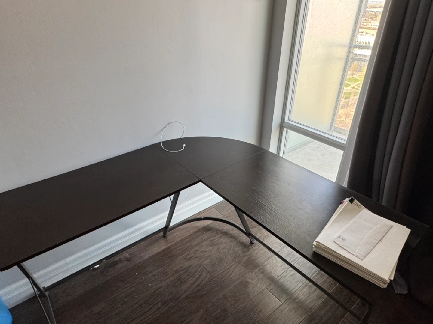 L-Shaped Corner Desk *Good Condition* - photo 3