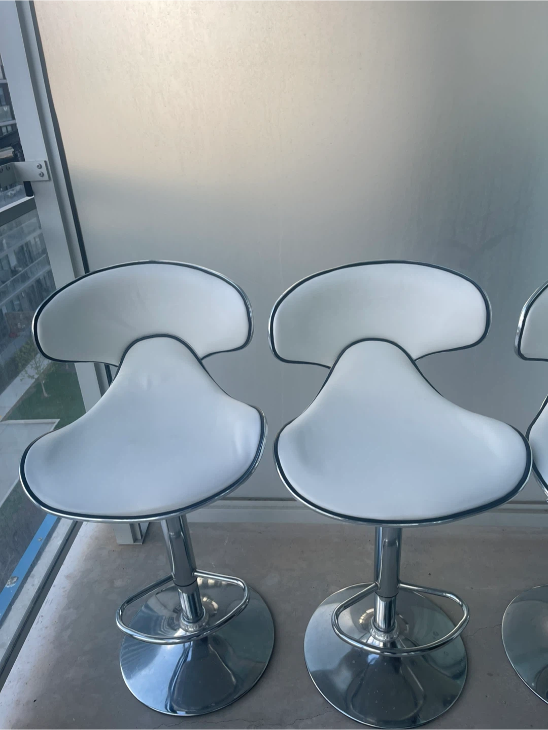 Set of 4 White Adjustable Bar Stools - photo 2