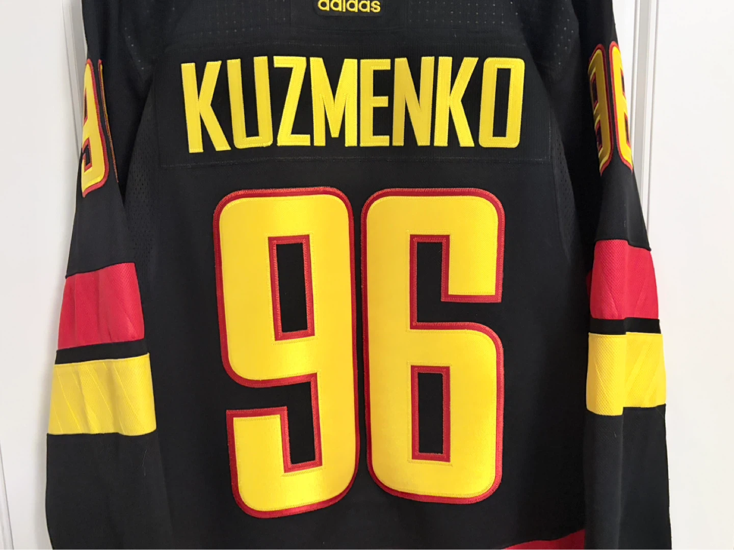 Authentic Adidas Canucks Kuzmenko Black Skate Jersey 46 - photo 2