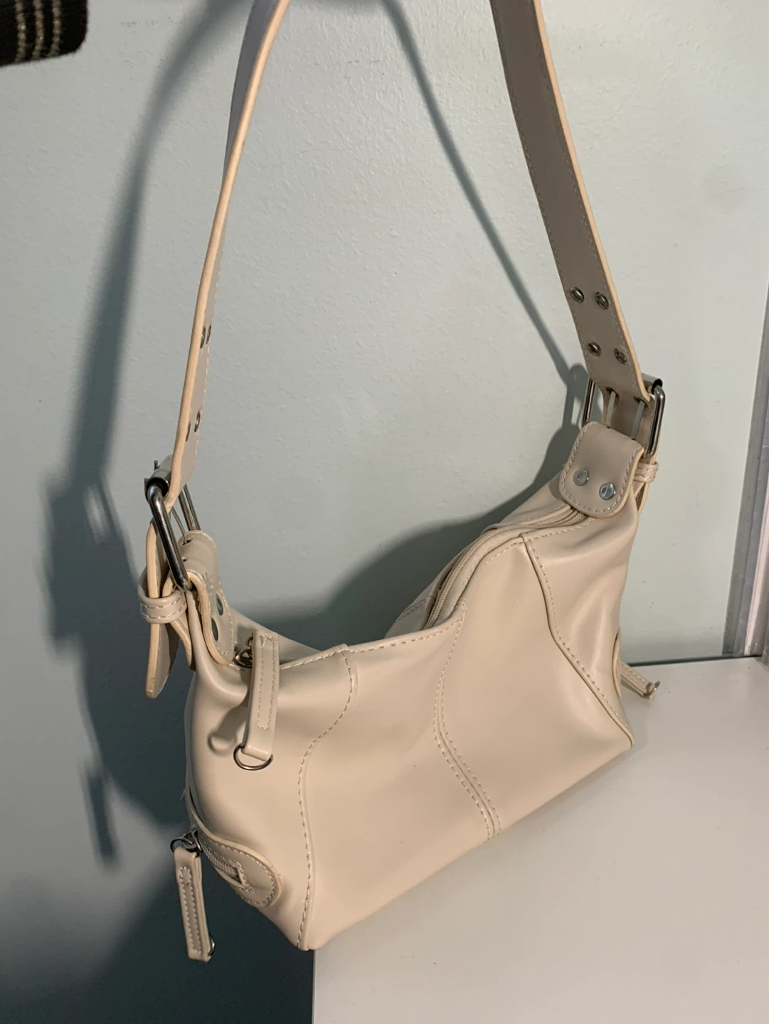 Cream shoulder bag