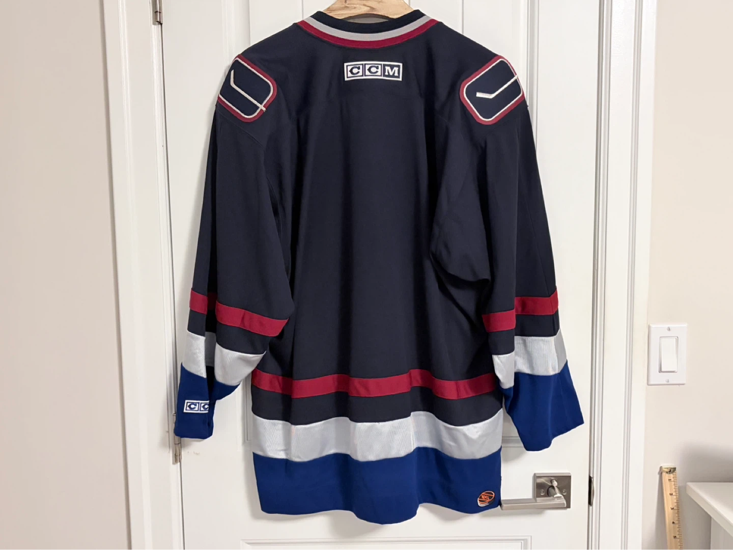 Authentic CCM Vancouver Canucks West Coast Express Jersey XL - photo 4