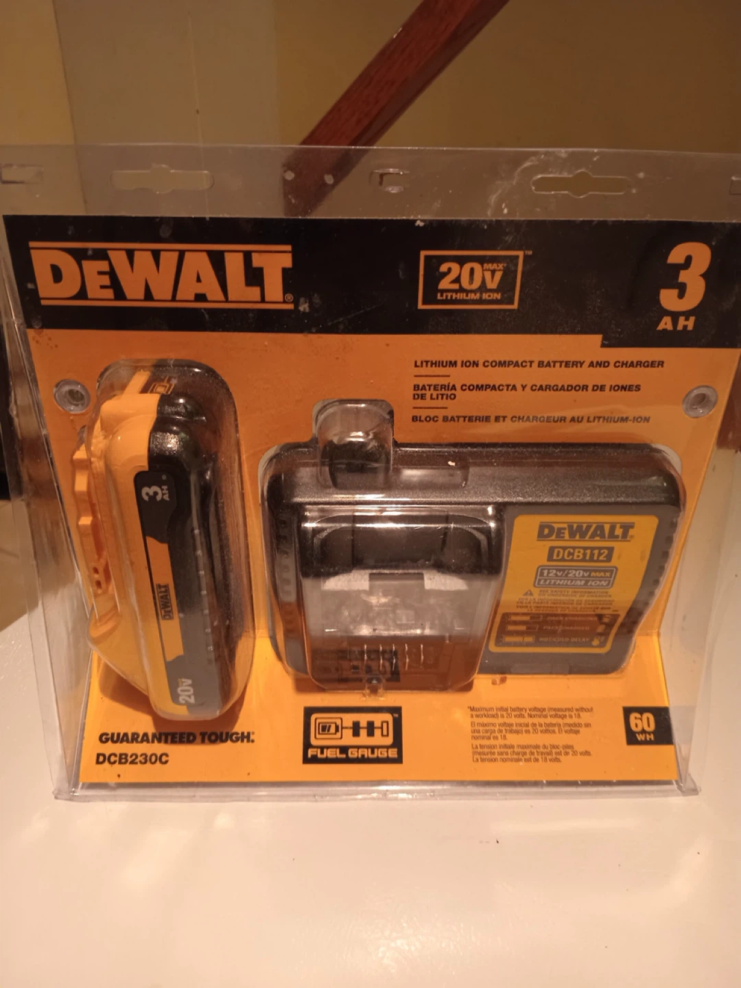 DEWALT 20V MAX Lithium Ion Compact Battery and Charger 3 Ah