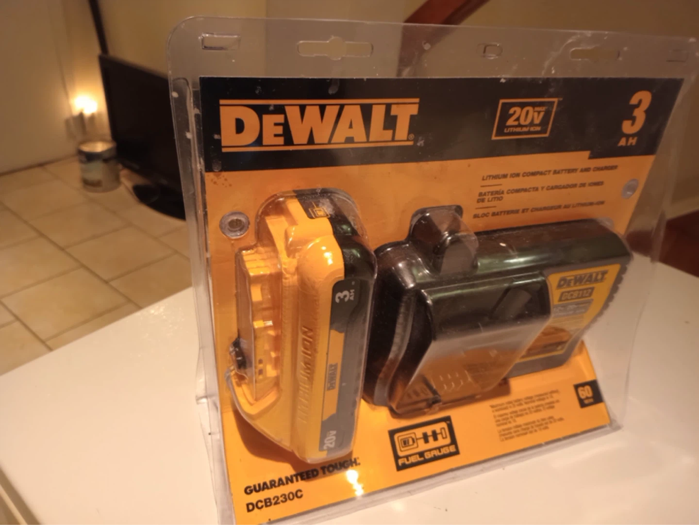 DEWALT 20V MAX Lithium Ion Compact Battery and Charger 3 Ah - photo 2