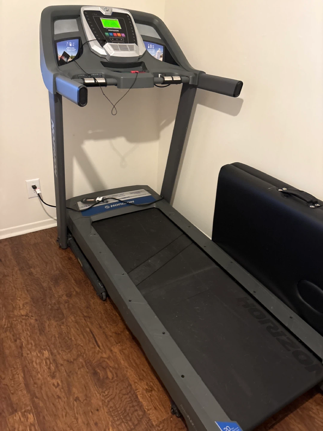Horizon Fitness Treadmill - photo 2