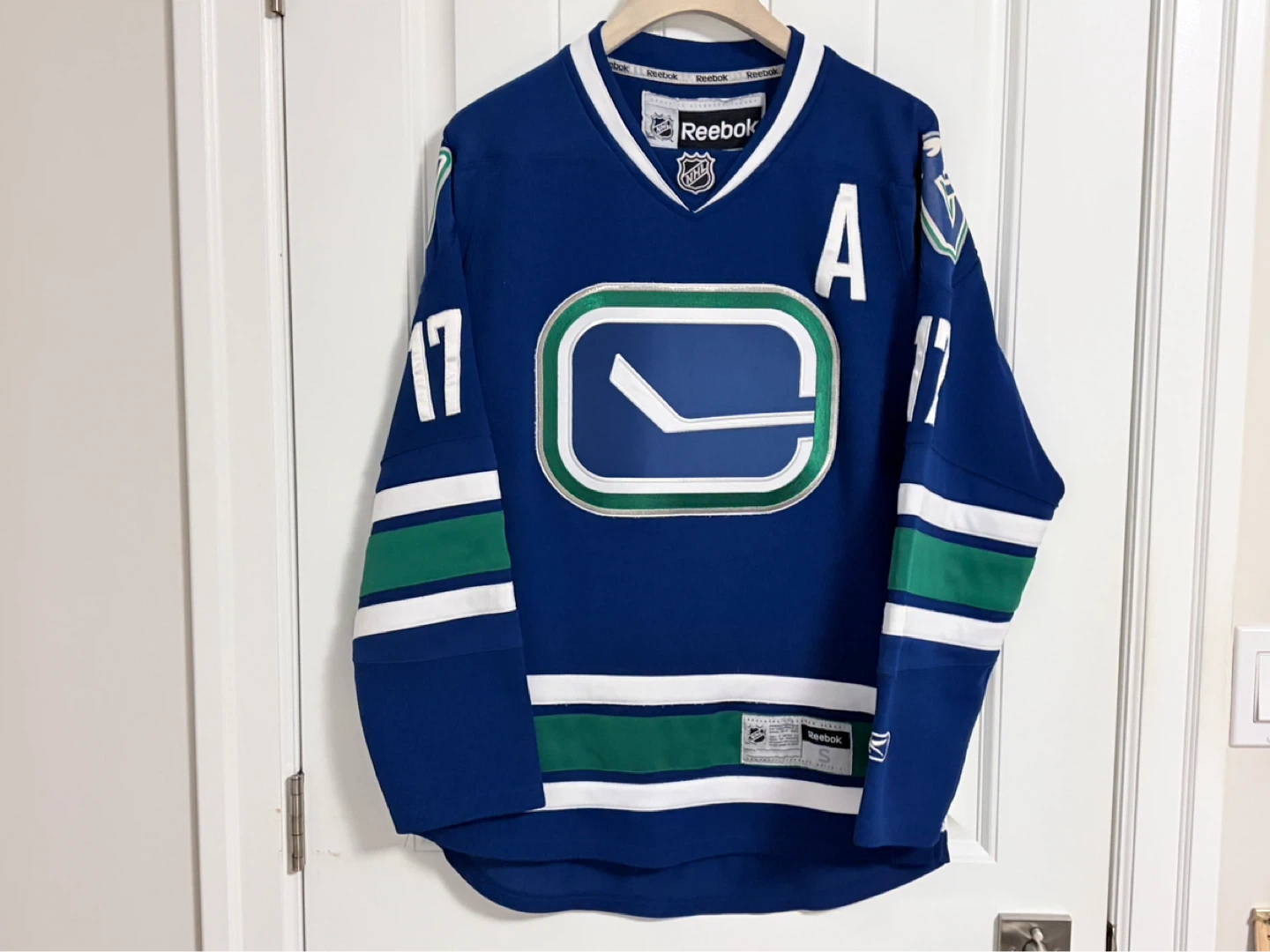 Authentic Reebok Vancouver Canucks Kesler Stick Jersey Small - photo 5