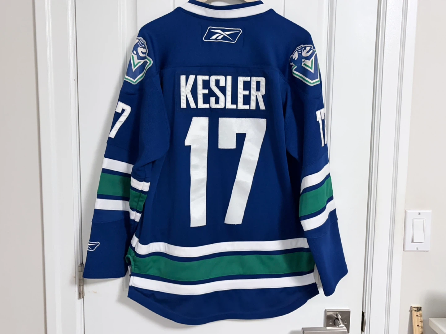Authentic Reebok Vancouver Canucks Kesler Stick Jersey Small