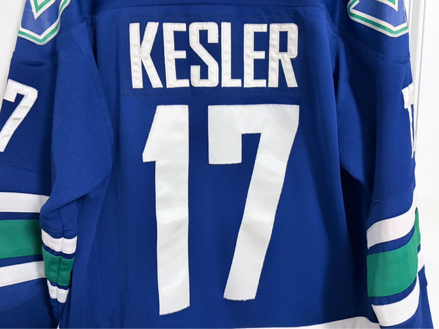 Authentic Reebok Vancouver Canucks Kesler Stick Jersey Small - photo 2