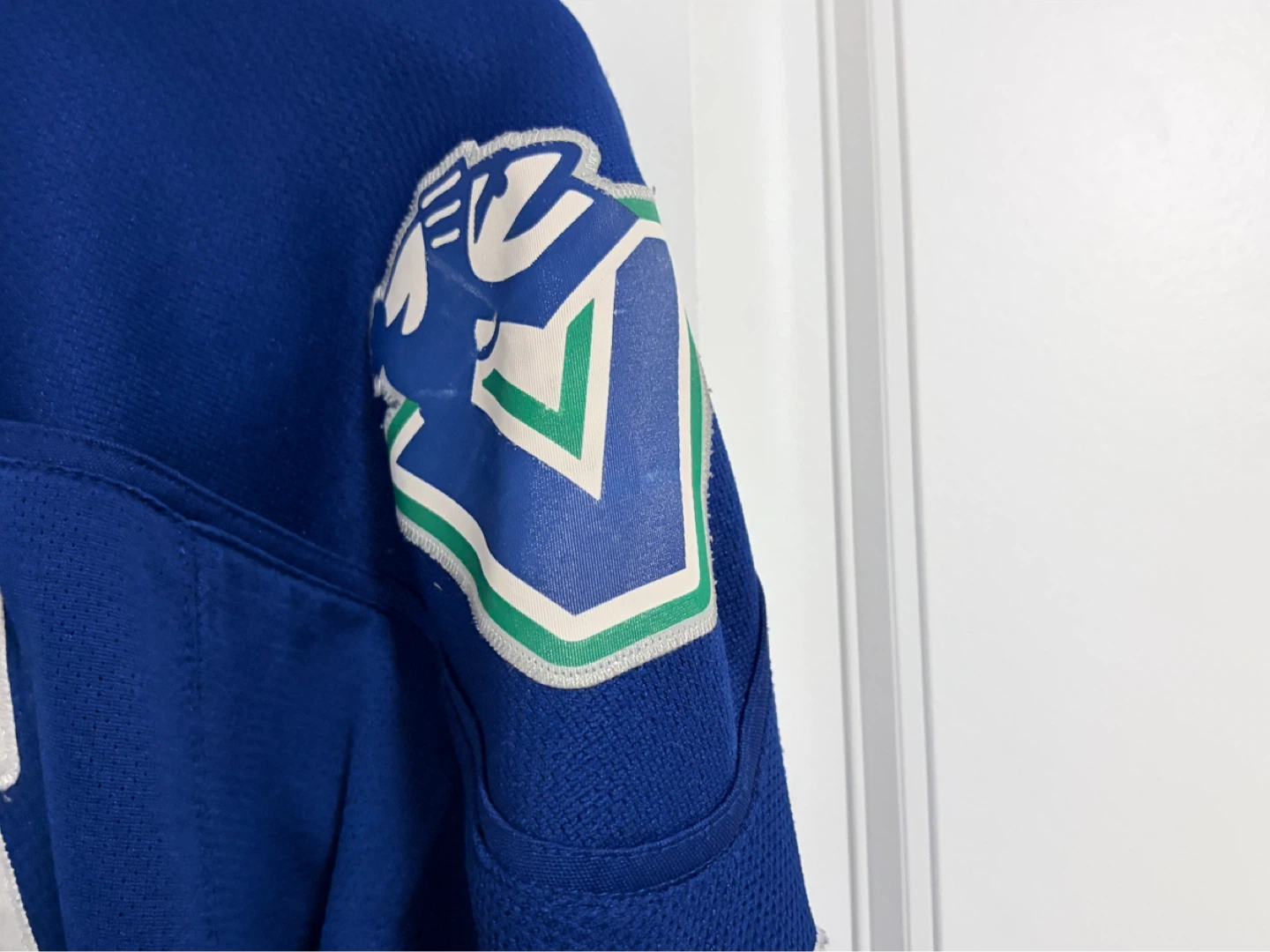 Authentic Reebok Vancouver Canucks Kesler Stick Jersey Small - photo 4