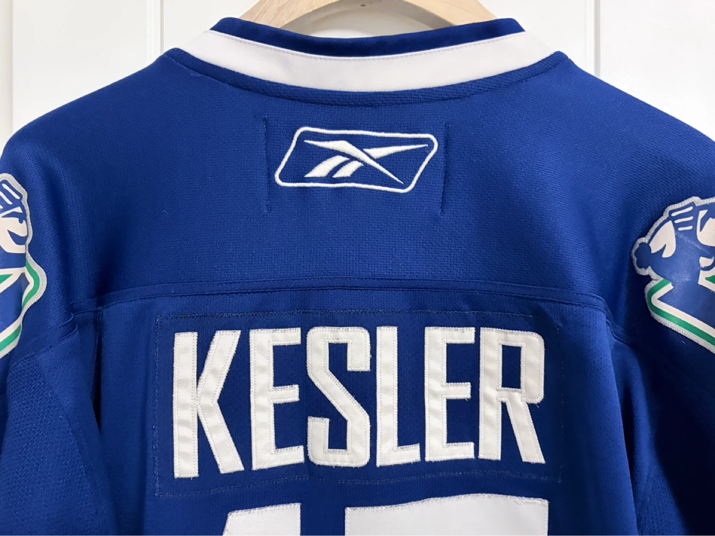 Authentic Reebok Vancouver Canucks Kesler Stick Jersey Small - photo 3