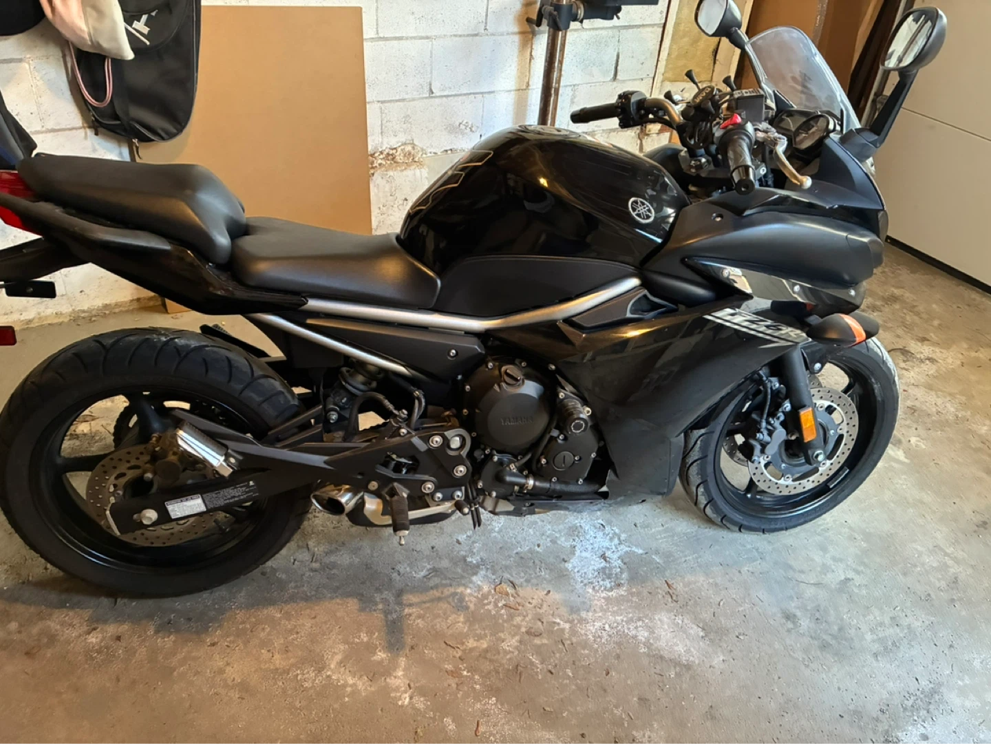 Yamaha Motorcycle FZ6R - Very Low Kilometers