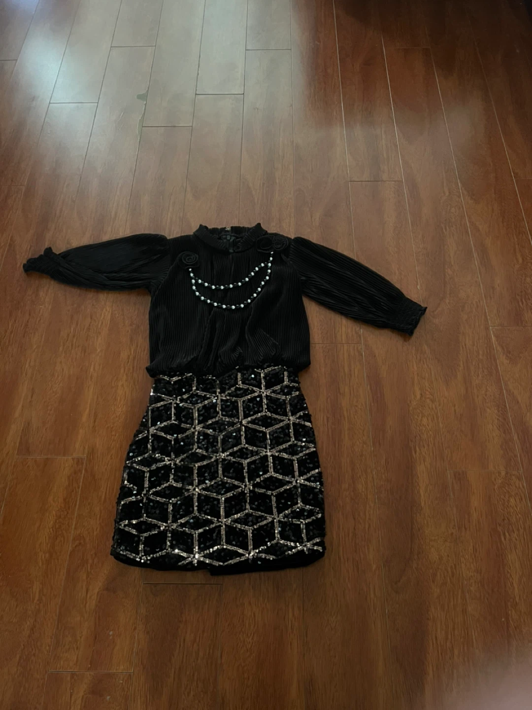 Black Sequined Skirt and Blouse Set with Beaded Necklace - photo 3
