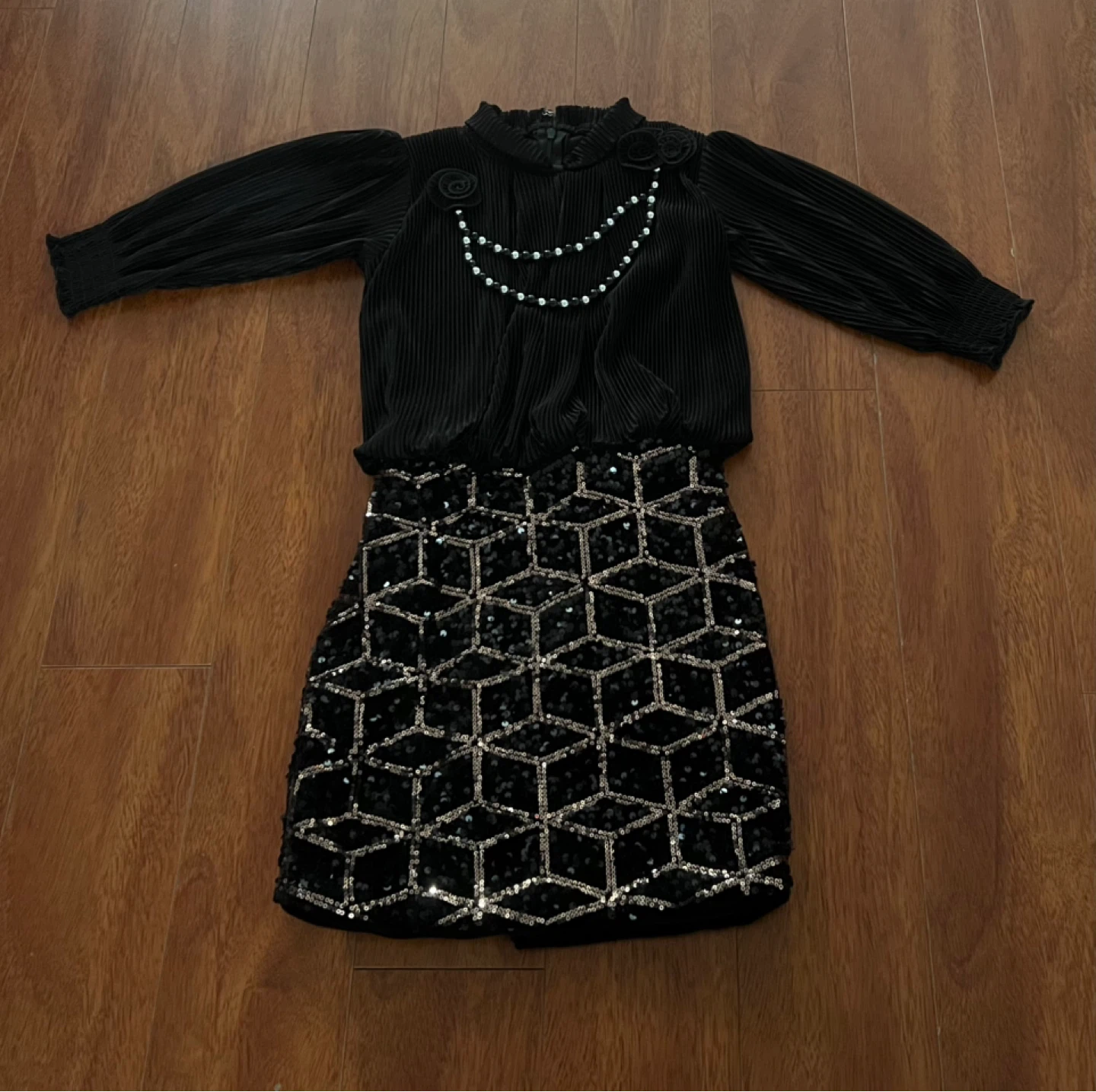 Black Sequined Skirt and Blouse Set with Beaded Necklace - photo 2