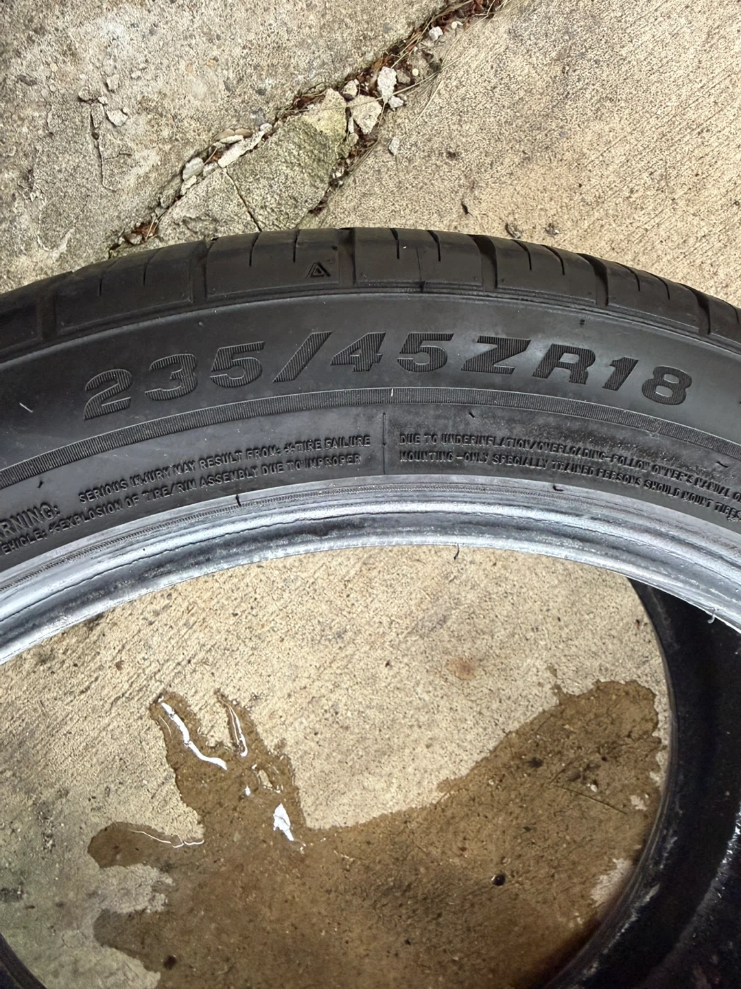 Fortune 235/45ZR18 Tire