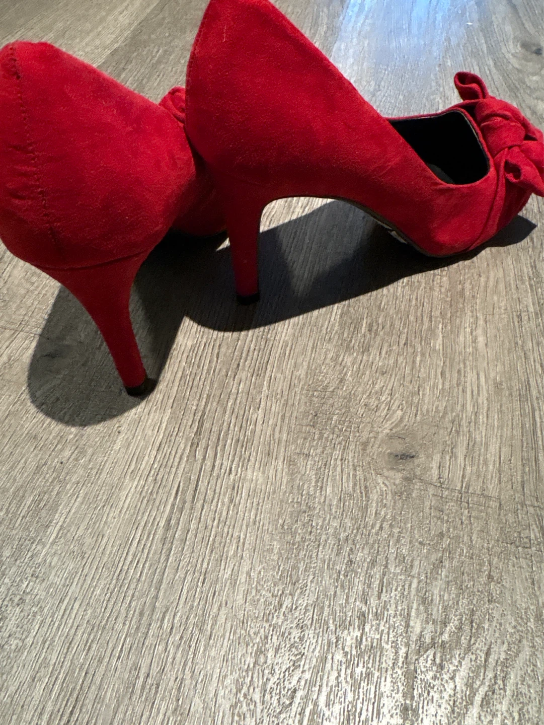 Le Château Red Suede Bow Heels - Size 6 - photo 3