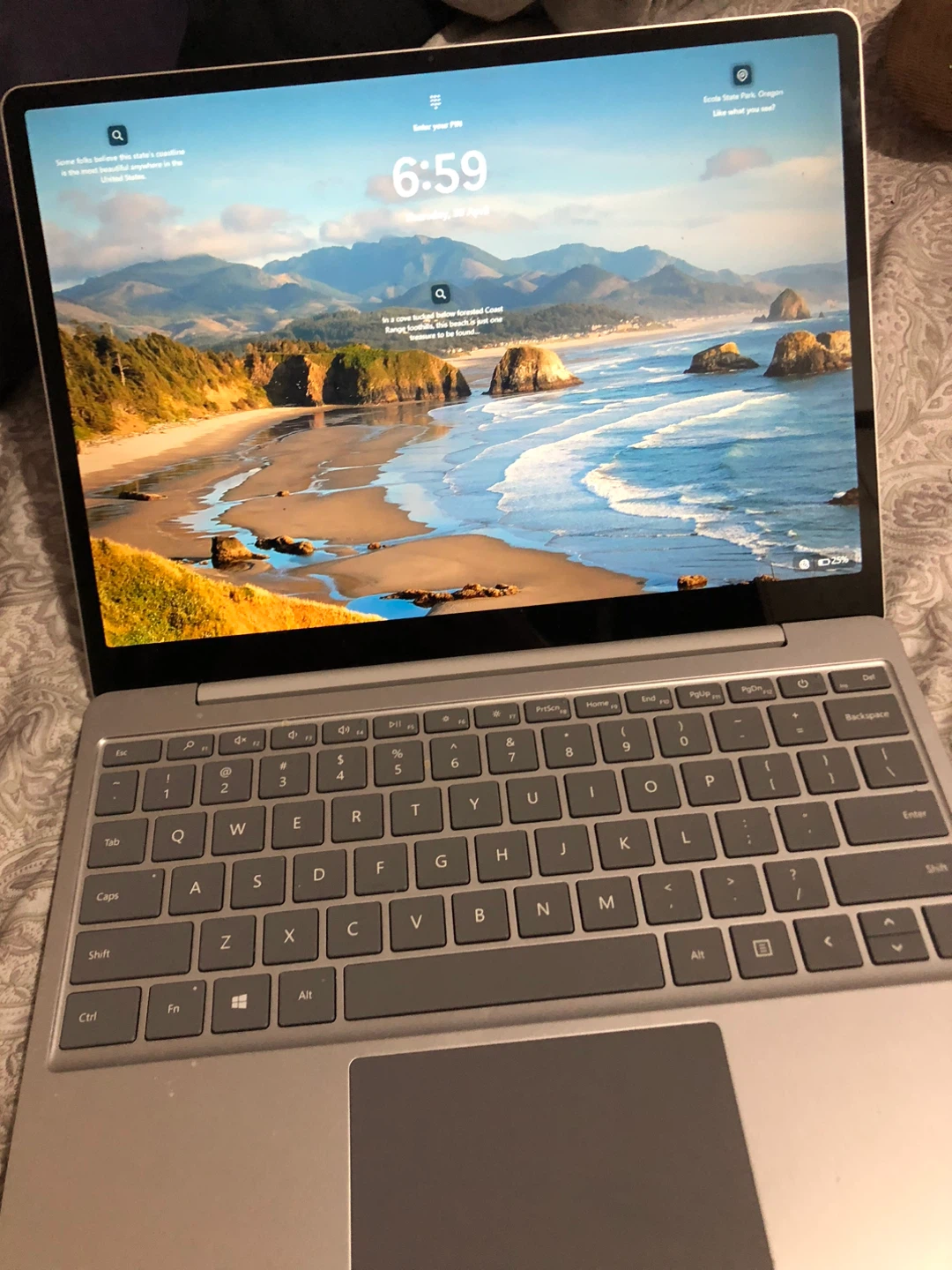 Microsoft Surface Laptop Go - photo 2