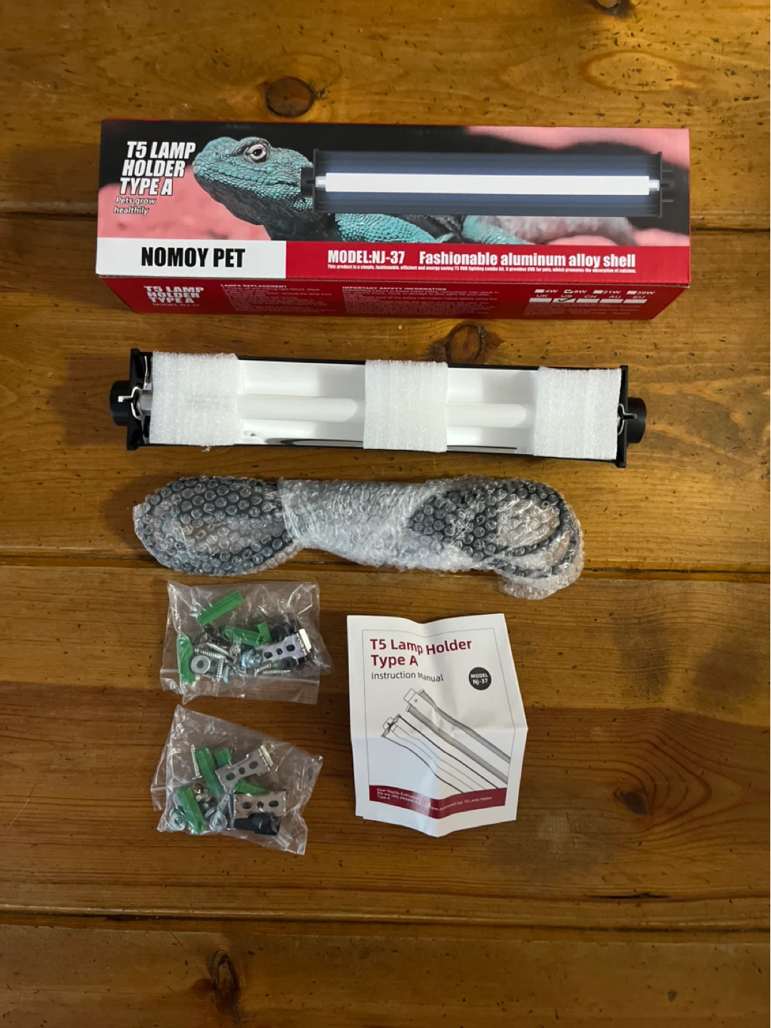 UVB Reptile Light Kit 10.0 – 12.4”, 8W (New In Box)