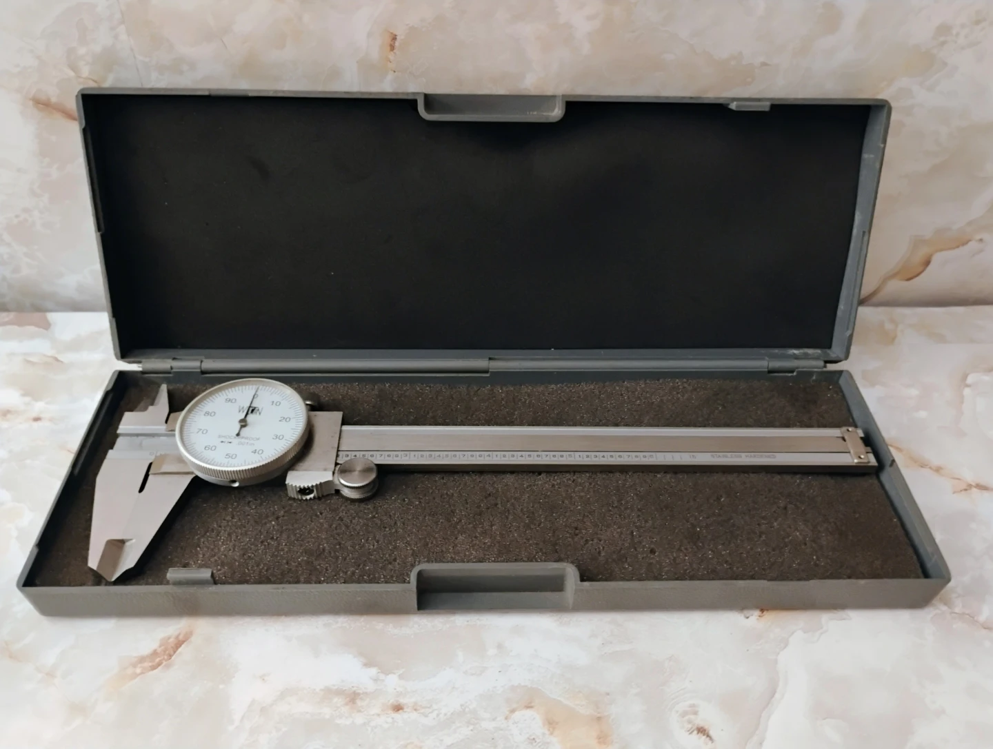 6" x .001" SHOCKPROOF DIAL CALIPER WITH CASE