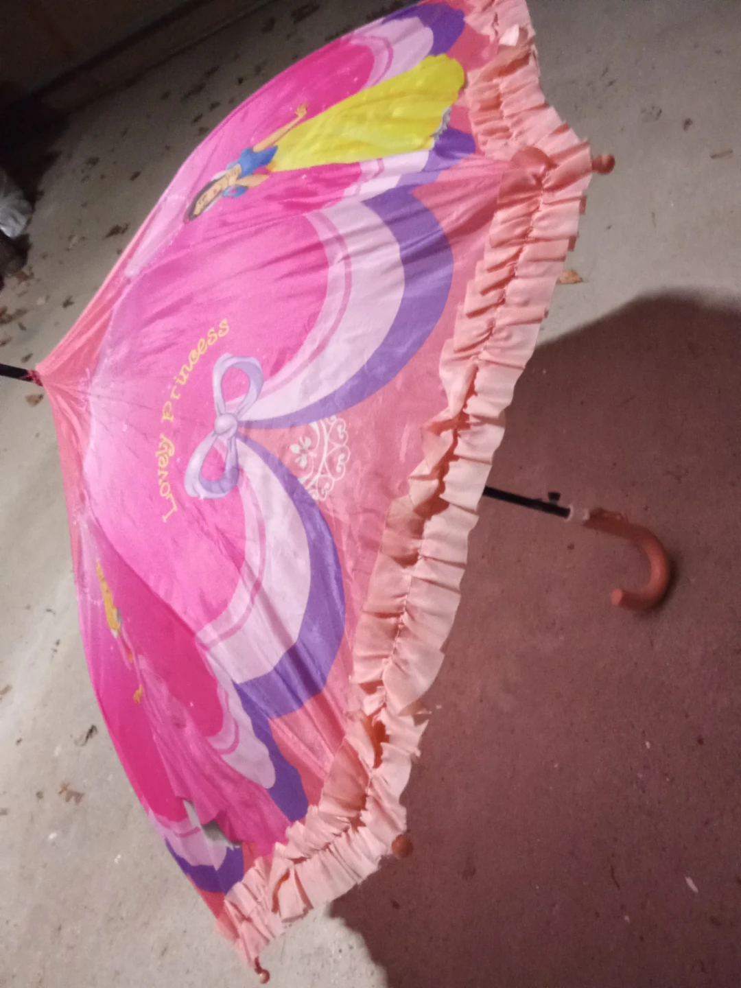 Princess Umbrella -  cannot lock, but can use the strap to shut