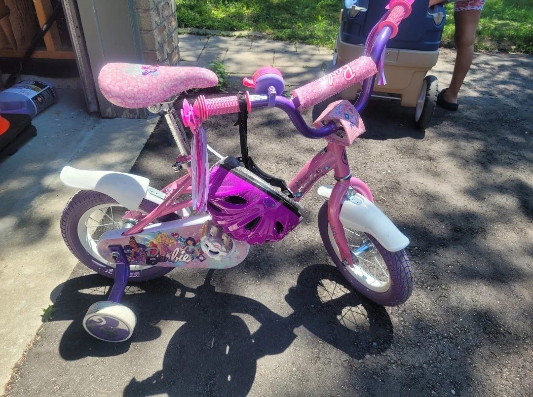 Barbie bike w/helmet $50 - photo 2