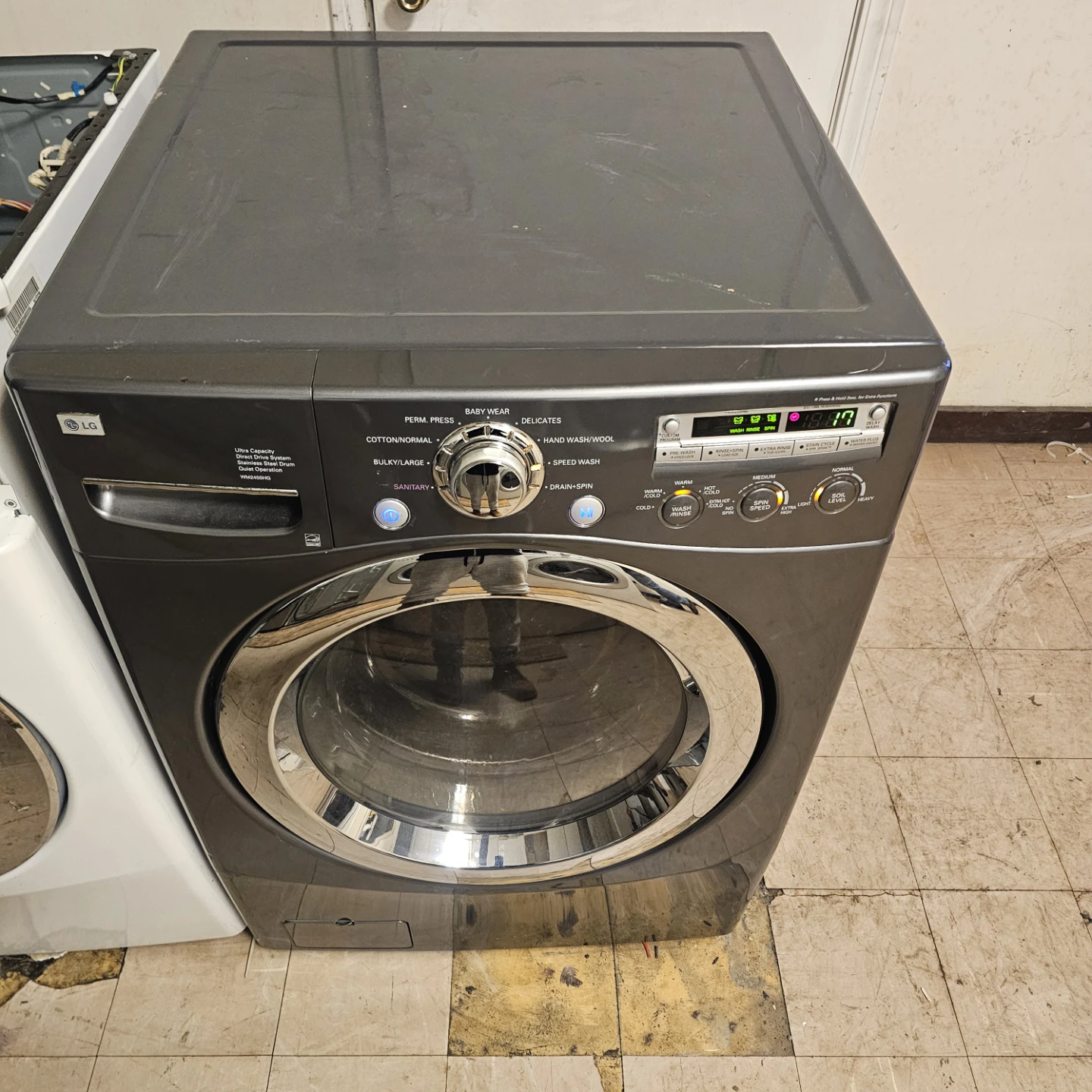 LG Front Load Washing Machine - photo 2