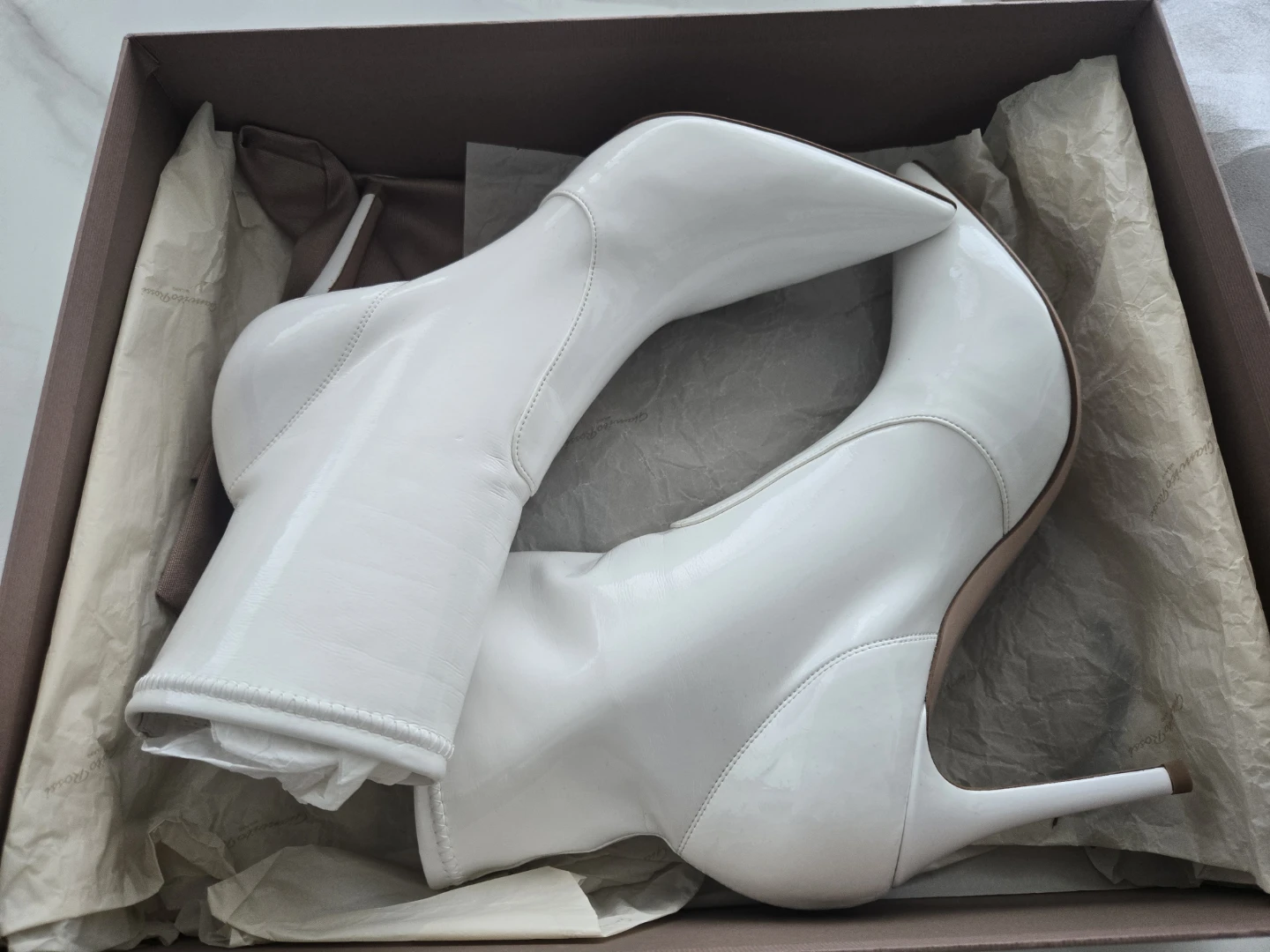 Gianvito Rossi White Patent Leather Pointed Toe Boots size 9 - photo 2