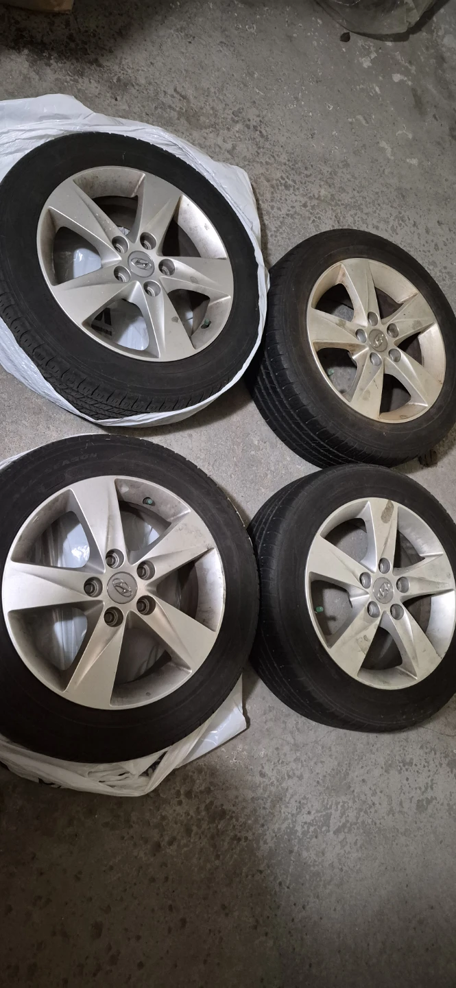 Set of 4 Hyundai Wheels and Tires 205/55R16