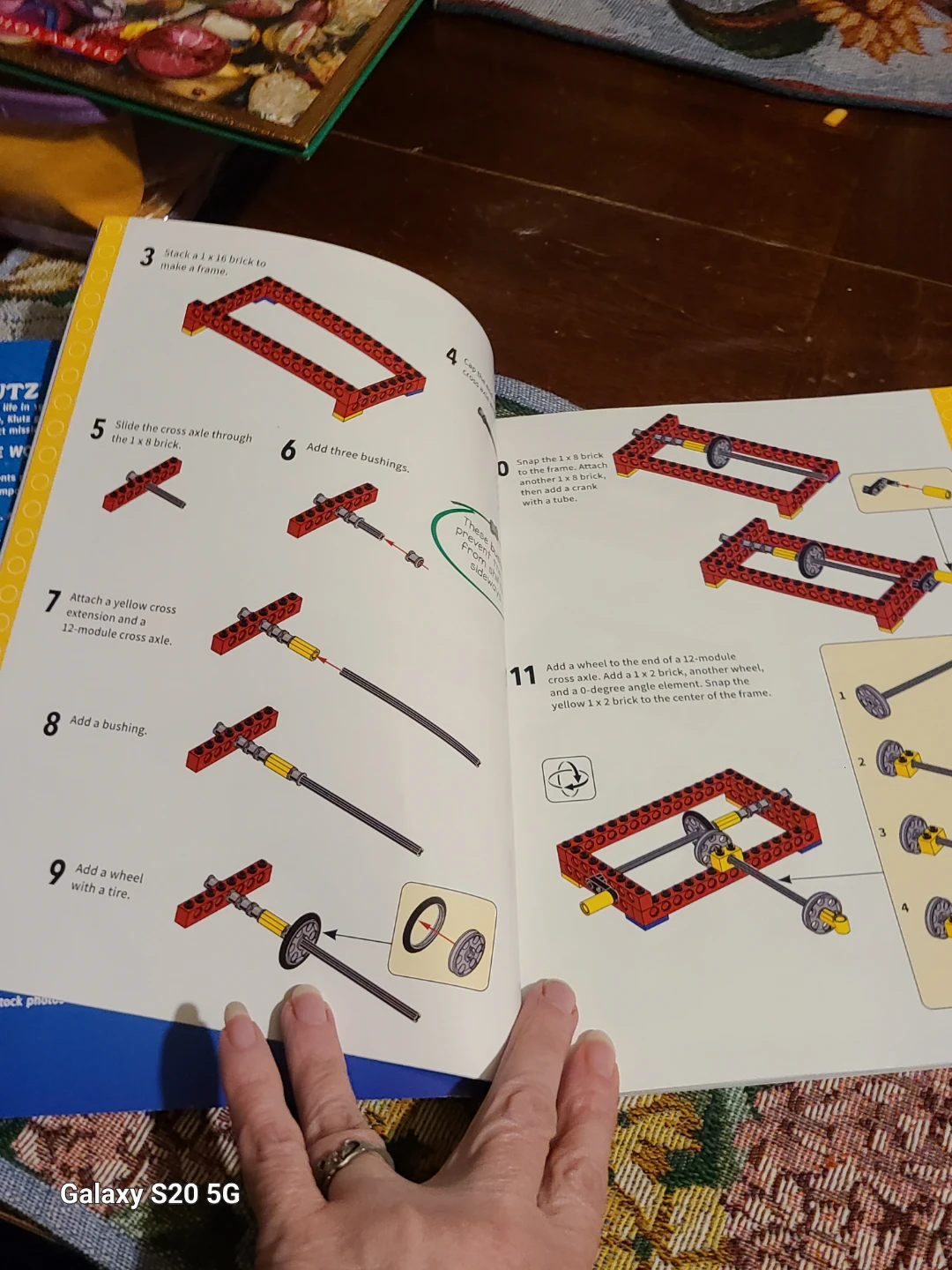 Klutz LEGO Gear Bots Create 8 Machines Book - photo 2