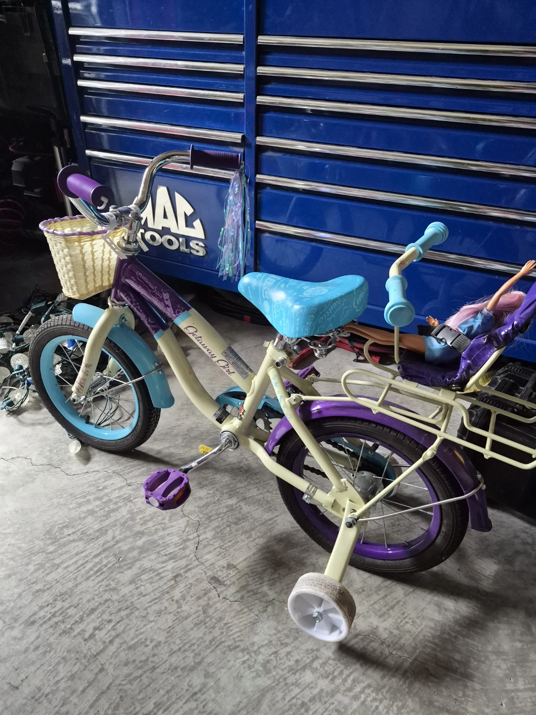 Schwinn 12" Kids Bike with Training Wheels & Basket - photo 2