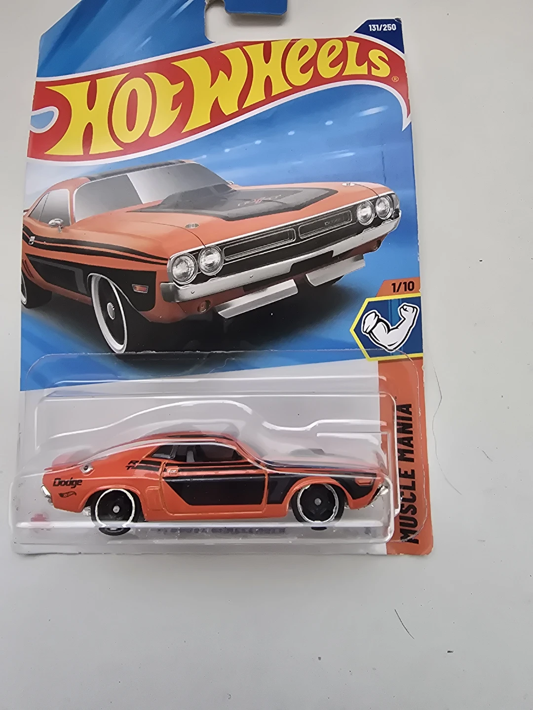 Hot Wheels Dodge Challenger SRT Hellcat Muscle Mania 1/10