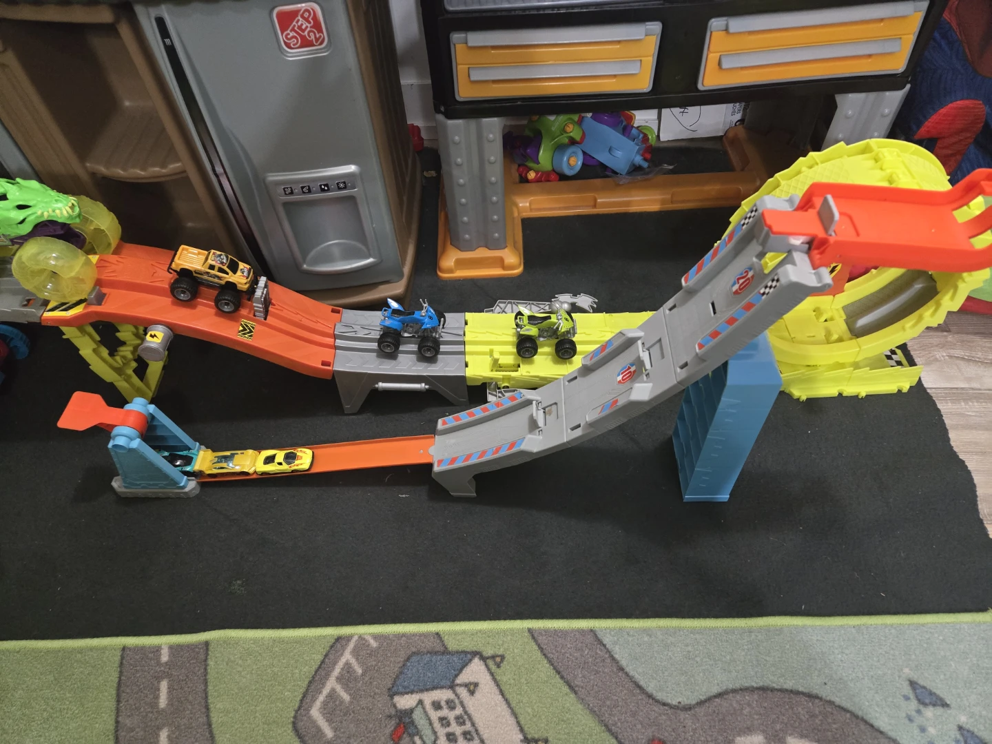 2 hot wheels tracks 7 vehicles - photo 2