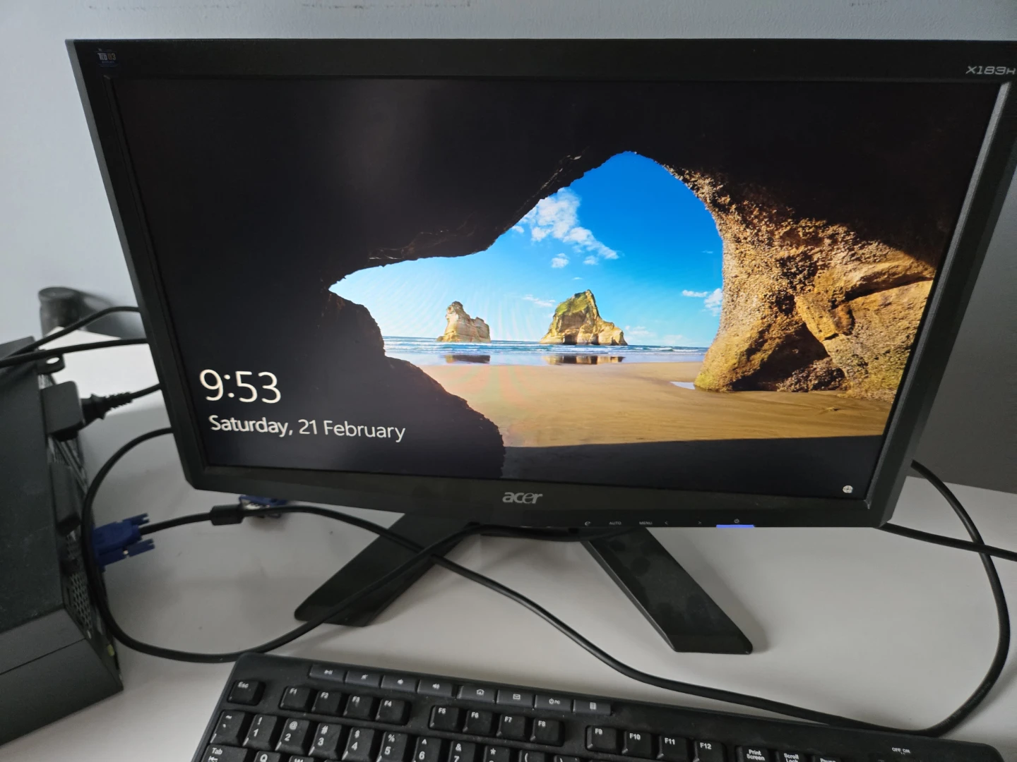 Acer X183H B LCD Monitor